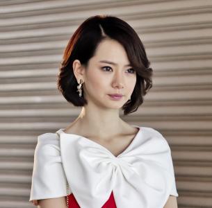戚薇小露香肩时尚潮流街拍写真图片  戚薇图片第6张