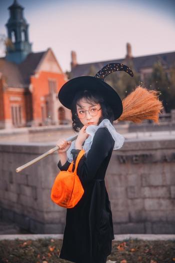 可爱萝莉万圣节cos小巫女写真福利高清图片第4张