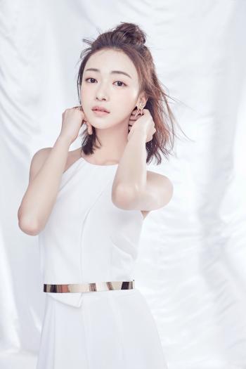 高清中国内地北京人影视女演员吴谨言甜美清新白色系写真图片第0张