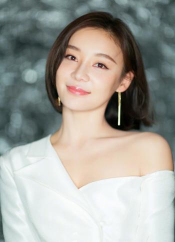 马甲线女王袁姗姗时尚性感写真图片超赞身材第2张