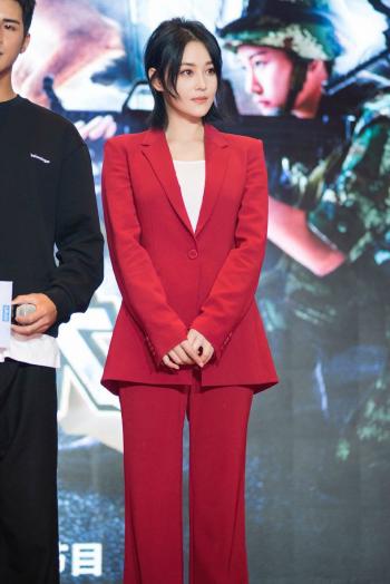 张馨予性感长裙礼服高清图片第2张