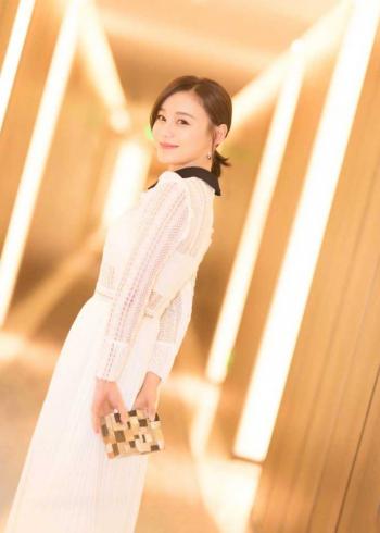 马甲线女王袁姗姗时尚性感写真图片超赞身材第2张