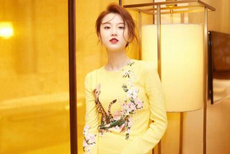 中国内地女演员谋女郎张慧雯如梦如幻唯美写真图片第2张