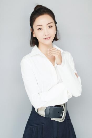 高清中国内地云南保山女演员杨蓉傲人粉色抹胸裙性感美腿诱人写真图片第0张