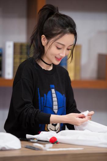 贾乃亮李小璐甜馨一家三口庆生写真大片第5张