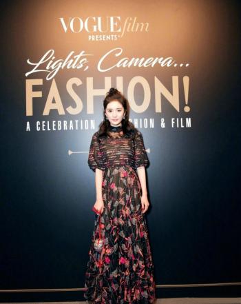 杨幂香肩冷艳动人封面写真第2张