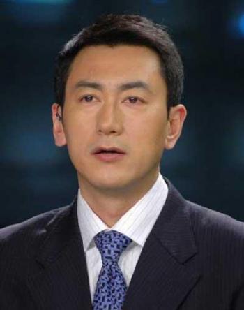 主持人纳森乌日塔图片  央视主持人图片第2张