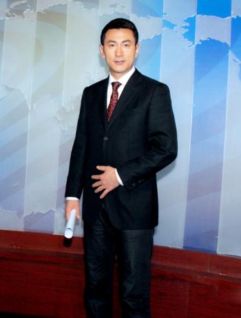 主持人纳森乌日塔图片  央视主持人图片第6张