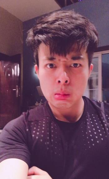 深夜寂寞的女人  性感丰满美女床上自拍照第5张