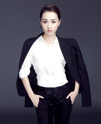 高清中国内地云南保山女演员杨蓉傲人粉色抹胸裙性感美腿诱人写真图片第2张