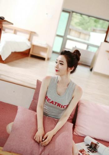 性感亚洲国产小嫩模福利四区气质韩国美女泳装身材火辣性感诱人写真第1张