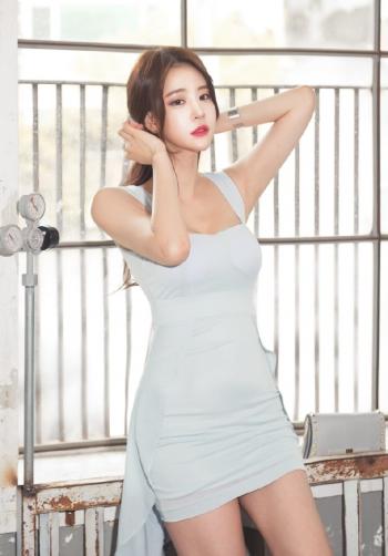 粉红高挑美女身材火辣诱惑撩人写真图片第3张