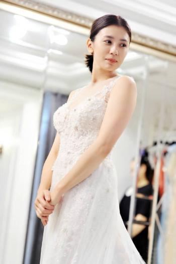 台北著名女演员“辣妈”贾静雯春日性感写真图片第1张