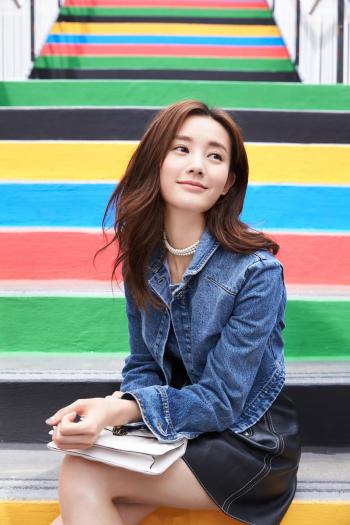 高清中国内地山东济南女演员李一桐Q清纯小公主白裙明星美女写真图片第2张