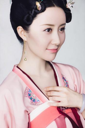 高清吉林美女演员舒畅后台花絮照图片第2张
