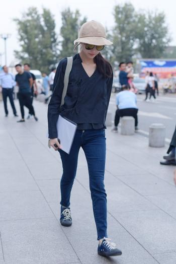 娱乐圈好姐妹杨颖angelababy和倪妮搞笑摄影图片第2张