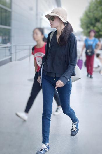 娱乐圈好姐妹杨颖angelababy和倪妮搞笑摄影图片第3张