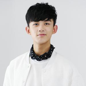 中国内地男演员吴磊酷帅有型写真桌面壁纸第3张