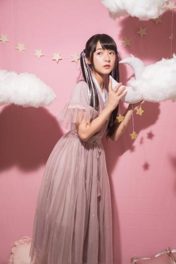 高清浙江省宁波美女徐娇户外吃红薯街拍可爱写真图片第0张