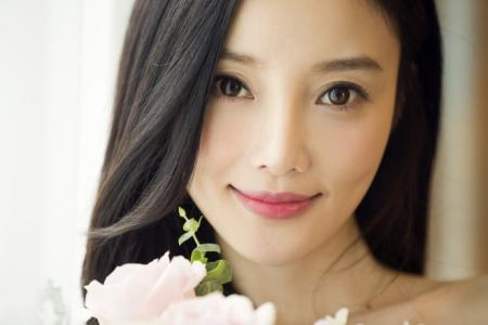 李小璐芭莎明星慈善夜活动照片第4张