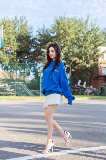 李小璐绝美靓丽写真惹火撩人第6张