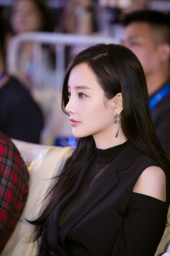 李小璐绝美靓丽写真惹火撩人第3张