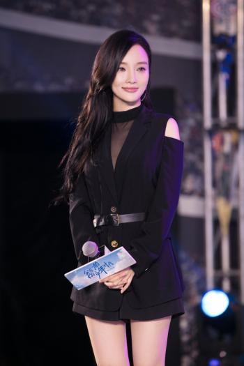 李小璐绝美靓丽写真惹火撩人第5张