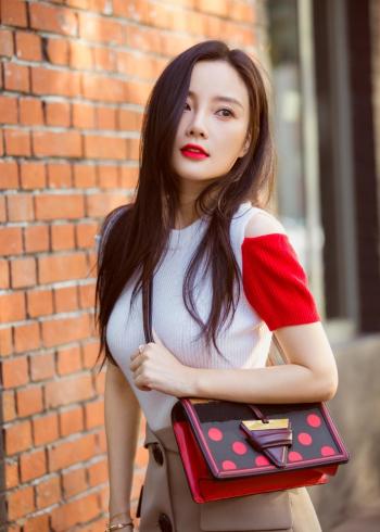 李小璐绝美靓丽写真惹火撩人第2张