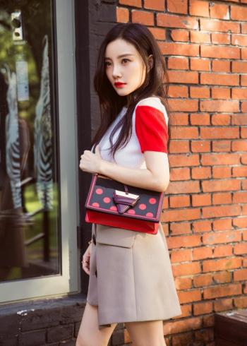 李小璐绝美靓丽写真惹火撩人第3张