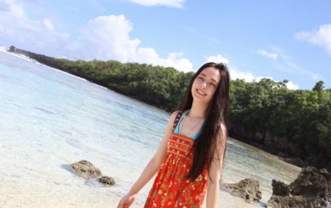 郭碧婷麻花辫紫色毛衣性感街拍写真第2张