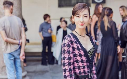 王丽坤优雅短裙性感图片桌面壁纸第0张