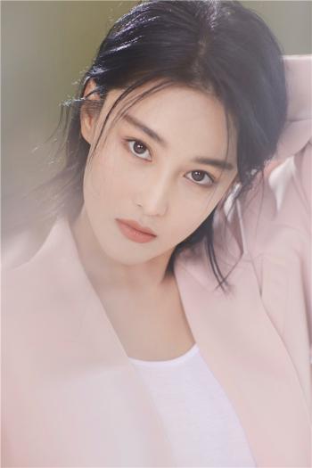 高清中国内地女演张馨予优雅气质性感写真图片桌面壁纸第0张