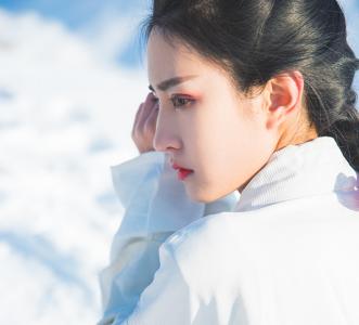 素雅古装美女冬日雪景唯美写真图片第6张