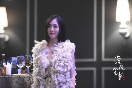 深夜寂寞的女人  性感丰满美女床上自拍照第5张