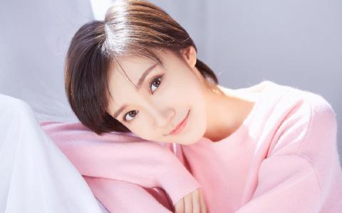 美女李牵图片 _ 第(1)张
