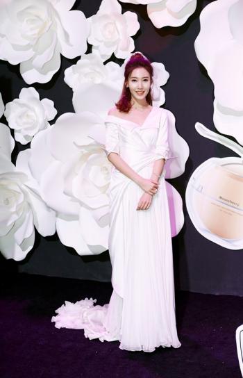 高清中国内地北京女演员高露唯美气质礼服活动图片第2张
