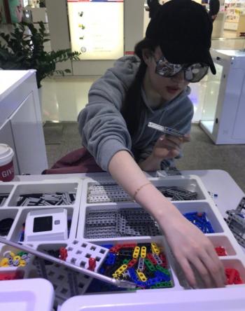 深夜寂寞的女人  性感丰满美女床上自拍照第0张