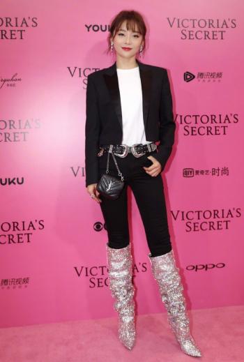 马甲线女王袁姗姗时尚性感写真图片超赞身材第2张