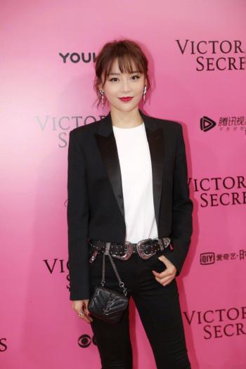 马甲线女王袁姗姗时尚性感写真图片超赞身材第3张