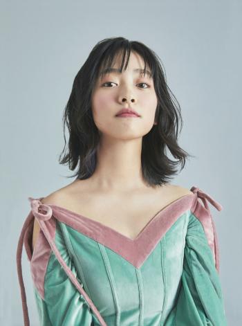 美女沈月图片 _ 第(1)张