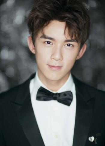 中国内地男演员吴磊酷帅有型写真桌面壁纸第0张
