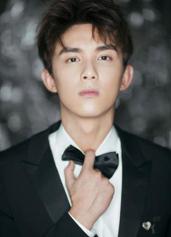 中国内地男演员吴磊酷帅有型写真桌面壁纸第2张