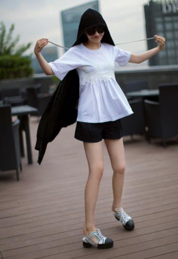 性感美女许晴白衬衫电脑桌面壁纸下载第4张