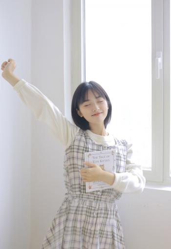 美女沈月图片 _ 第(1)张