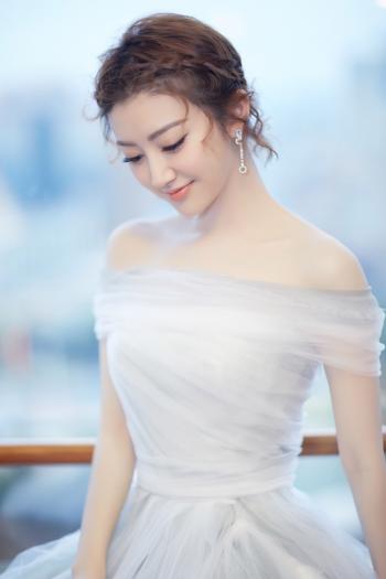 北影校花景甜风情万种妩媚动人气质写真第2张