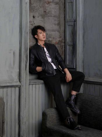 吴尊图片 吴尊西服造型魅力杂志写真第2张