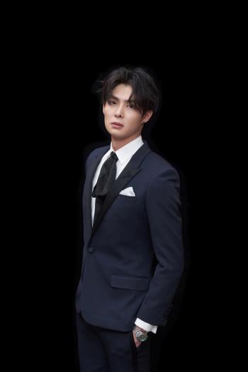 中国内地黑龙江男演员张铭恩心形刘海帅气活动写真图片第1张