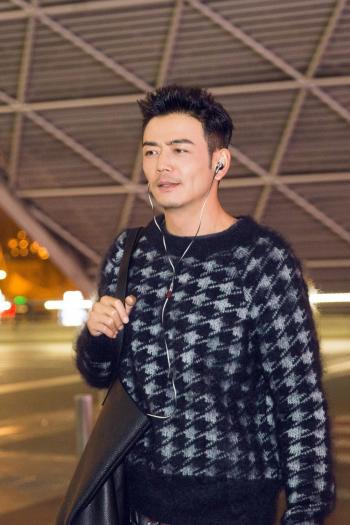 杨烁图片  杨烁与宠物狗写真图片第3张