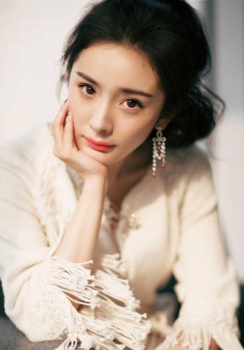 中国内地北京影视女演员杨幂温柔性感高清桌面壁纸第0张