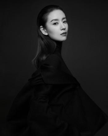 董洁黑白文艺范时尚写真大片第3张